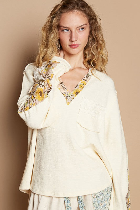 Koisoon Lace Detail Flower Printed V-Neck Knit Top