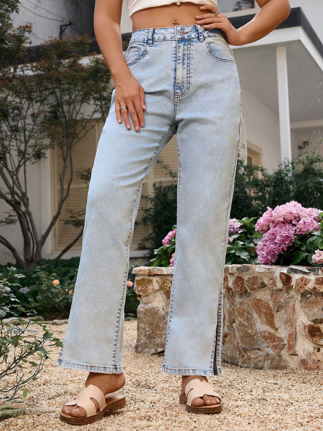 Koisoon Side Slit Straight Leg Jeans with Pockets