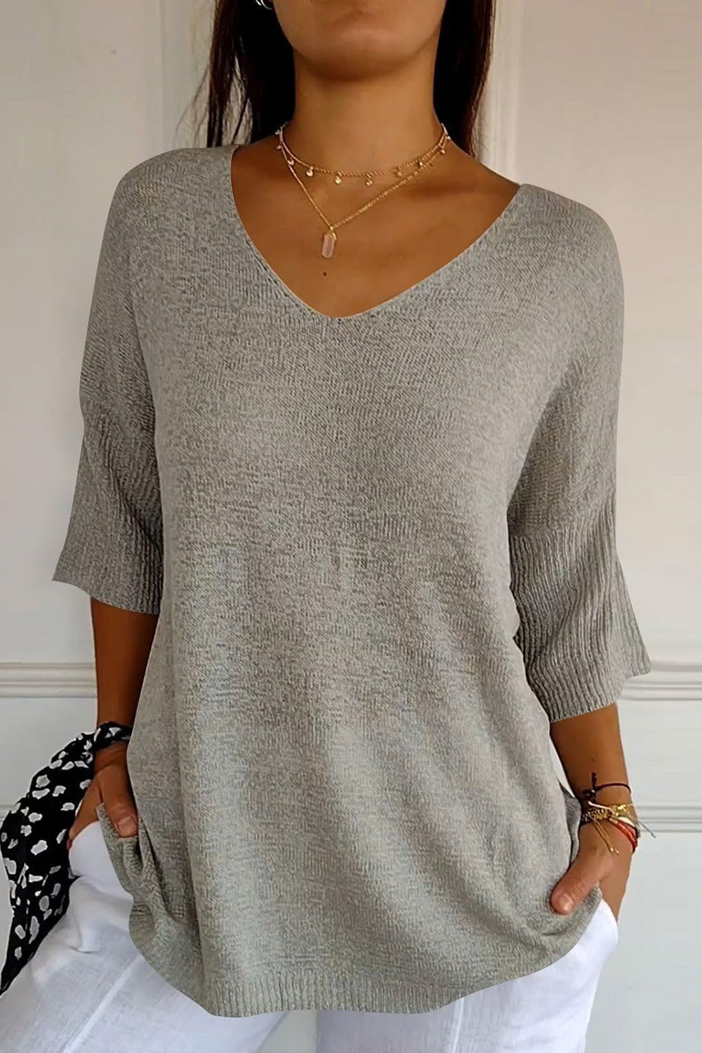 Koisoon V-Neck Three-Quarter Sleeve Knit Top