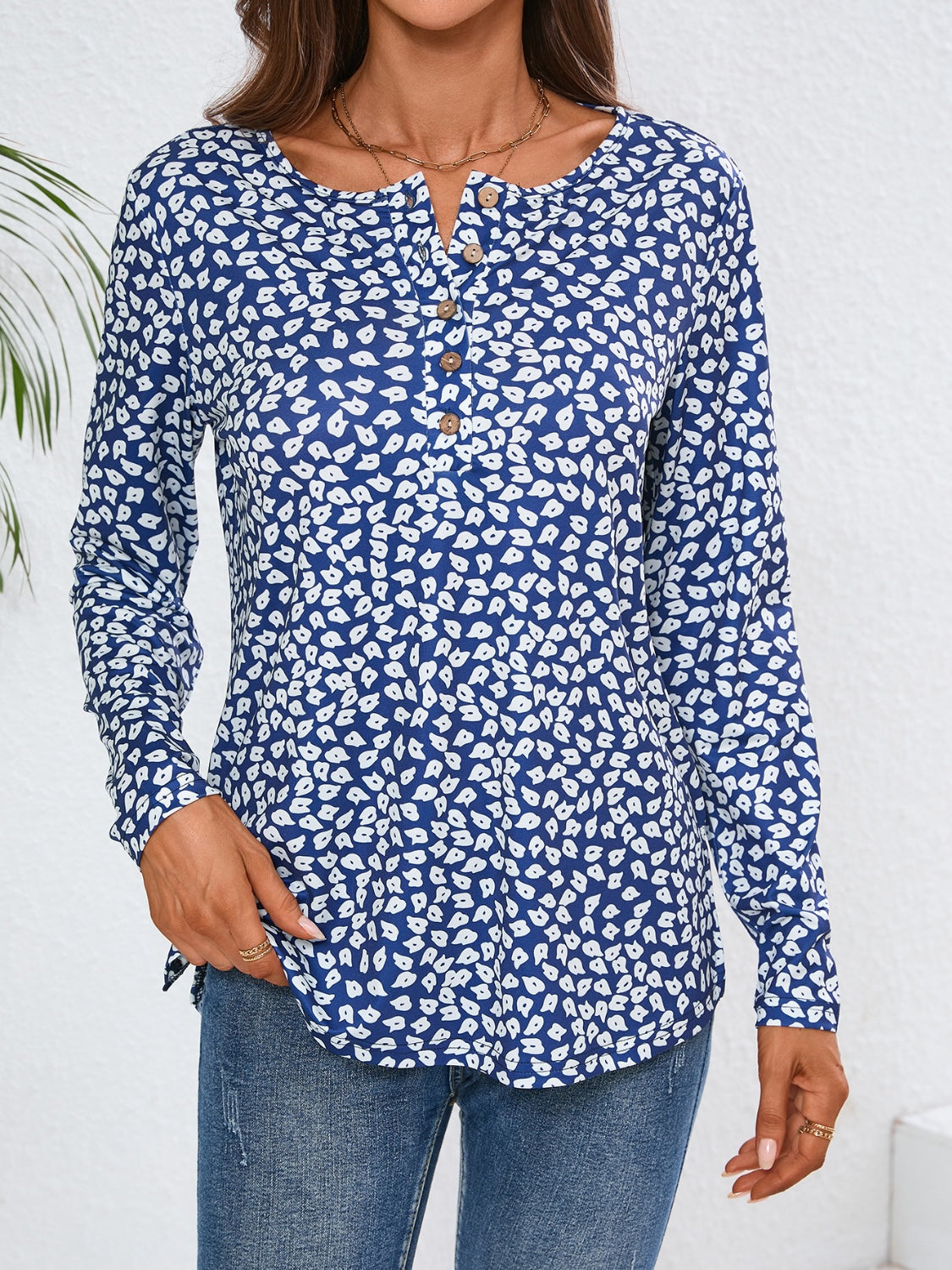 Koisoon Quarter Button Printed Round Neck Long Sleeve Top