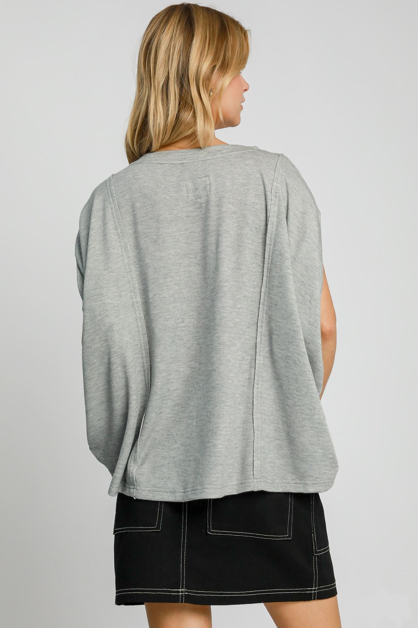 Koisoon Exposed Seam Round Neck Batwing Sleeve Knit Top