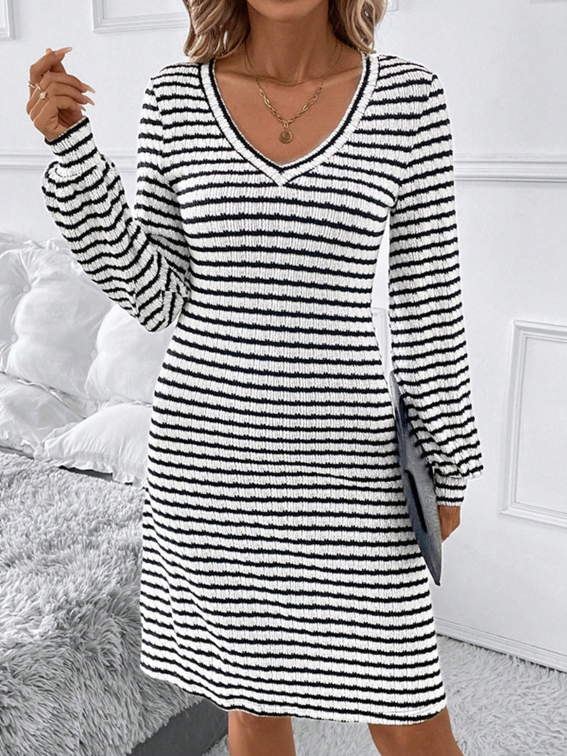 Koisoon Striped V-Neck Long Sleeve Dress