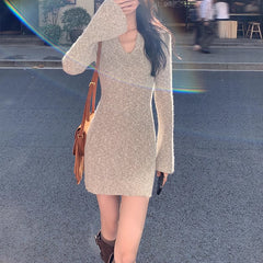 90s fashion Sexy V-neck Knitted Dress Women's 2024 Autumn and Winter Slim Fit Inner Waist Bottoming Hip Skirt Flared Sleeve Fashion