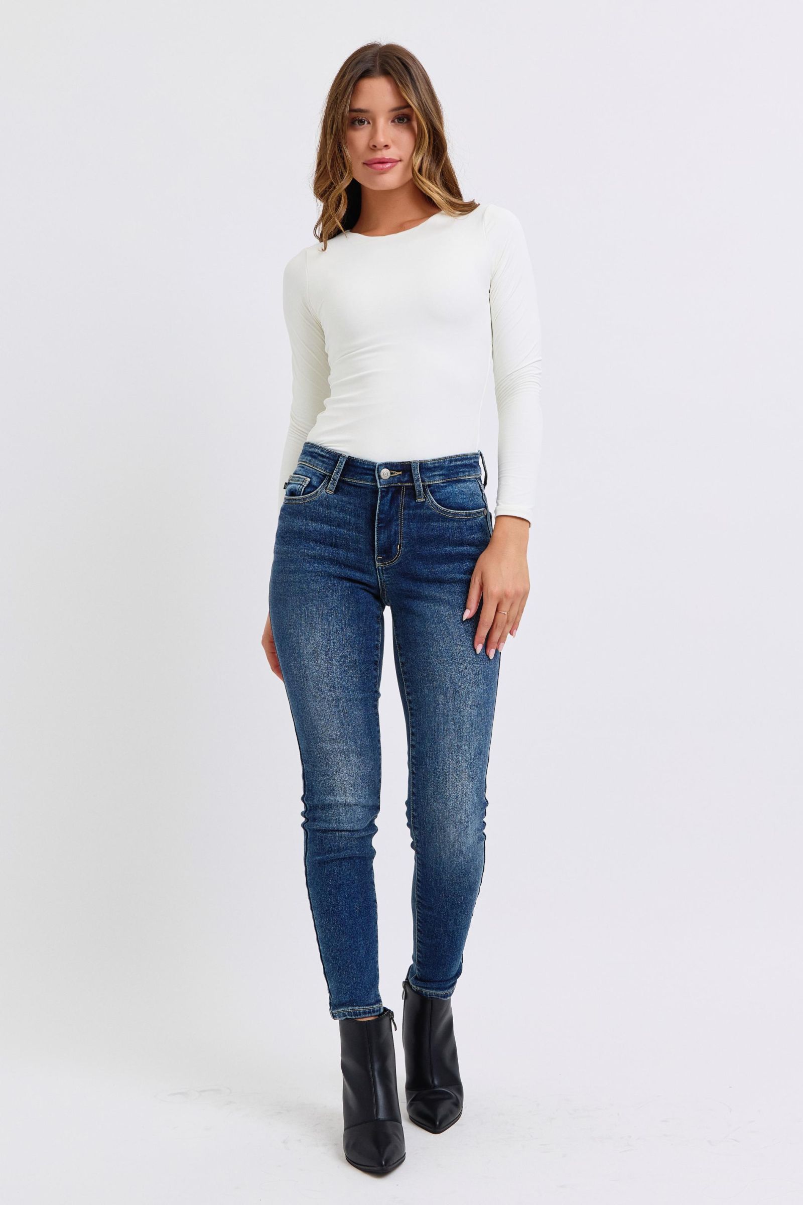 Koisoon Blue Full Size Mid-Rise Waist Skinny Jeans with Pockets