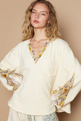 Koisoon Lace Detail Flower Printed V-Neck Knit Top