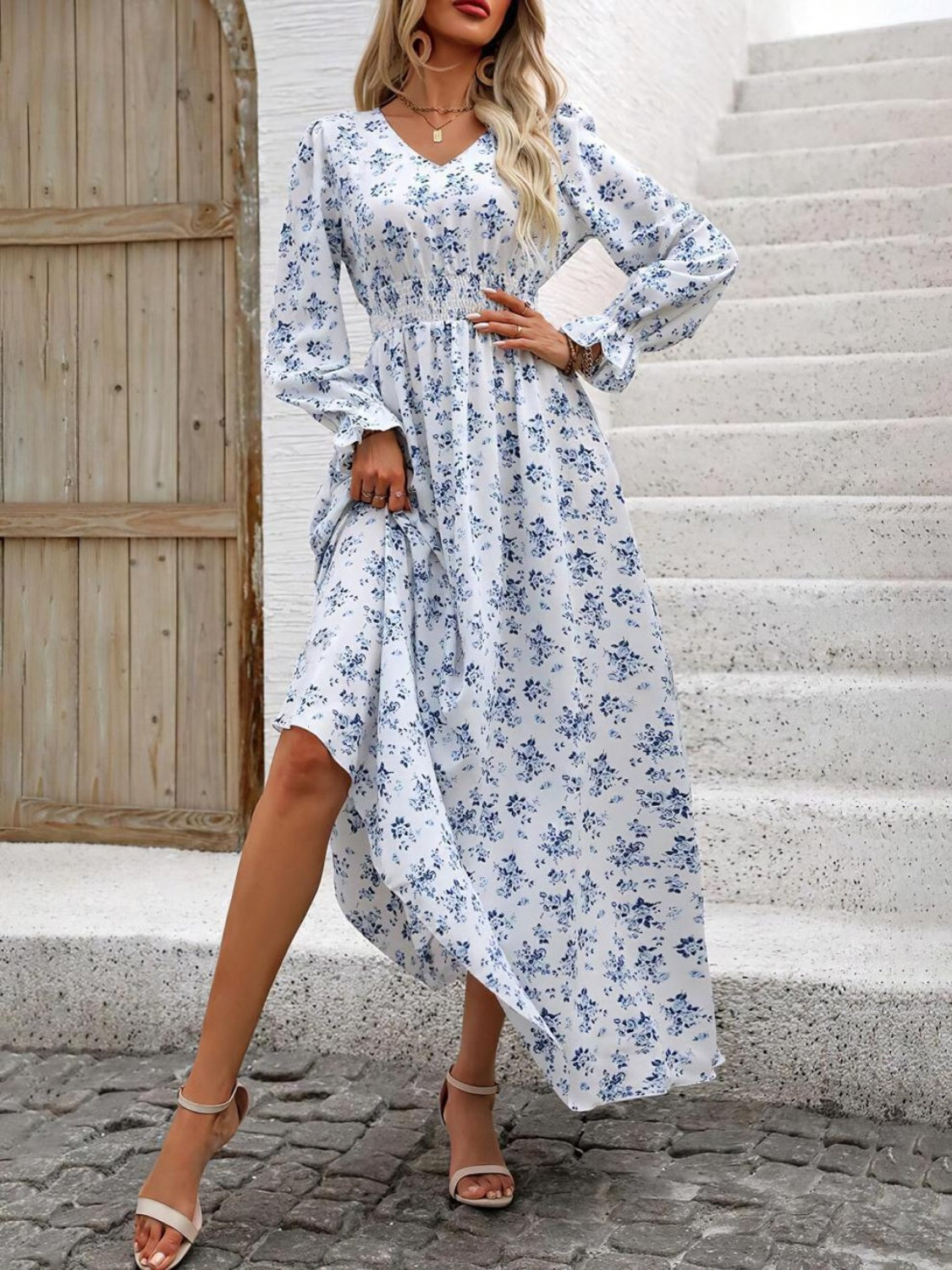 Koisoon V-Neck Flounce Sleeve Dress